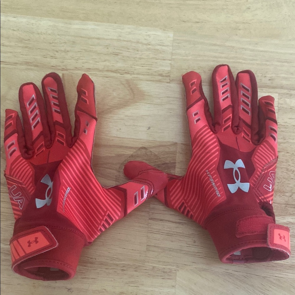 Under Armour Red Sports Gloves